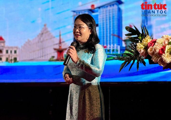 Bà Nguyễn Kim Loan, Phó Chủ tịch Liên đoàn Lao động TP Hồ Chí Minh, phát biểu tại buổi tổng kết.