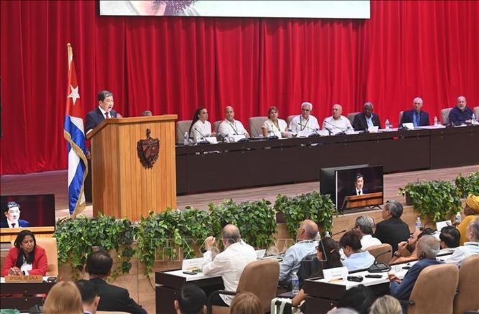Đồng chí Vũ Hải Hà khẳng định cam kết Việt Nam “cùng đồng hành, cùng hợp tác, cùng phát triển” với Cuba. Ảnh: Việt Hùng/PV TTXVN tại Cuba