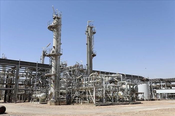 Một nhà máy sản xuất dầu ở tỉnh Wasit, Iraq. Ảnh: THX/TTXVN
