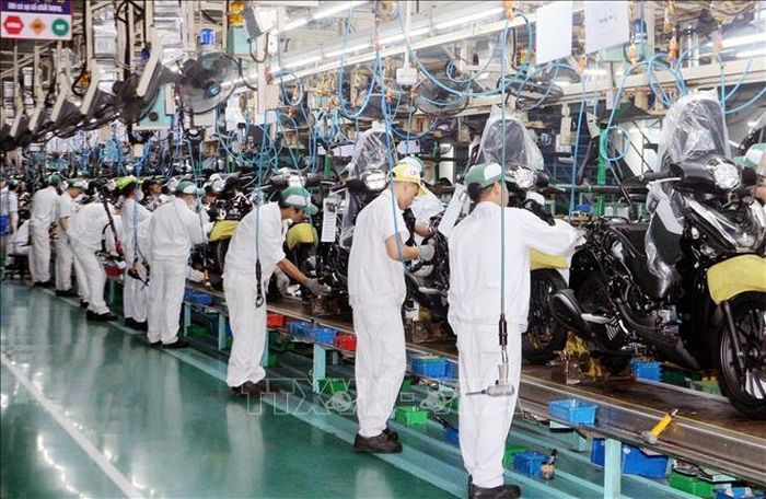 Sản xuất xe máy tại Công ty TNHH Honda Việt Nam, Khu công nghiệp Đồng Văn II.