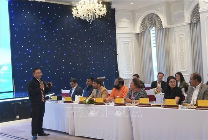 Các doanh nghiệp, đơn vị lữ hành của Lâm Đồng và Ấn Độ cùng trao đổi, thảo luận tìm kiếm cơ hội hợp tác, đầu tư, xúc tiến du lịch.