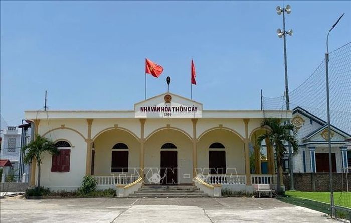 Nhà văn hóa thôn Cáy (cũ) nay được chọn là nhà văn hóa trung tâm của thôn Hoàng Du, xã Gia Phúc, thành phố Hải Phòng tuy mới hơn nhưng xét về diện tích vẫn chưa đáp ứng được những cuộc hội họp đông người của thôn mới sau sắp xếp.