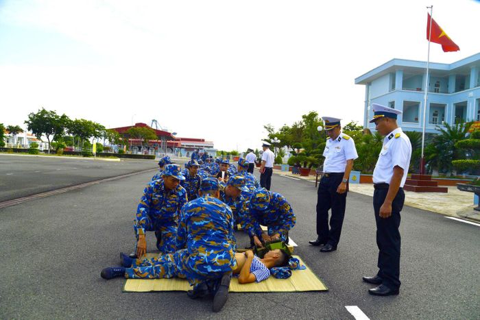Phần thi cấp cứu thương binh.