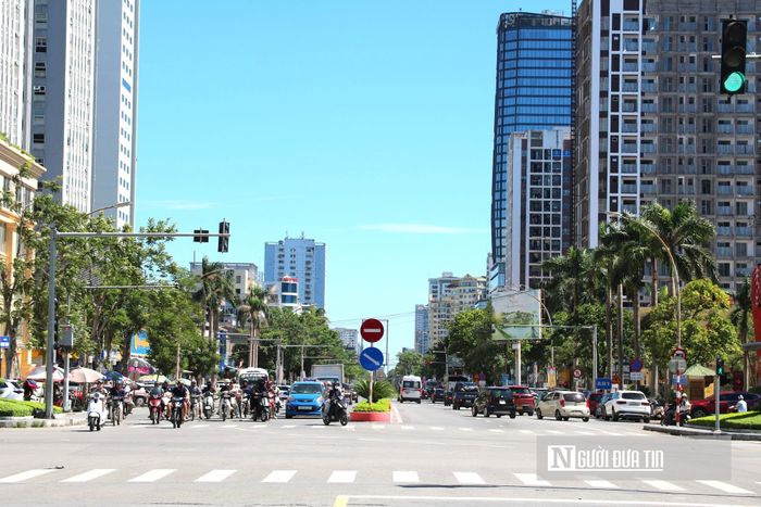 Trong ảnh là điểm cuối của đường Quang Trung giao với đường Phan Đình Phùng, Cao Thắng và đường Trần Phú.