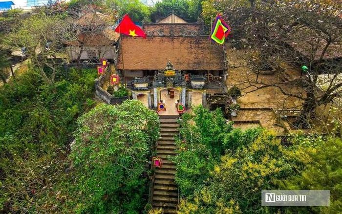 Không chỉ có tiềm năng biển, Sầm Sơn còn có tiềm năng du lịch tâm linh với quần thể các di tích lịch sử văn hóa nổi tiếng như Đền Độc Cước.