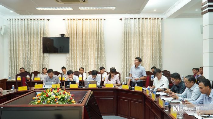Các thành viên tham dự cuộc họp.