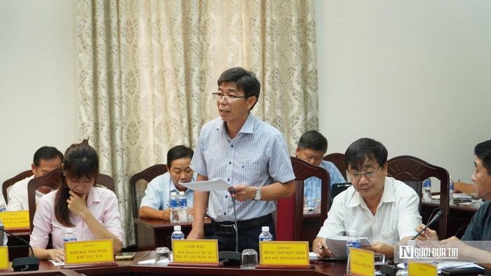 Ông Phan Thanh Hoàng – Giám đốc Ban QLDA – ĐTXD số 2 phát biểu tại cuộc họp.
