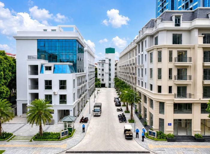 Giá căn hộ trung tâm Hà Nội đã tiệm cận, thậm chí vượt nhiều sản phẩm thấp tầng.