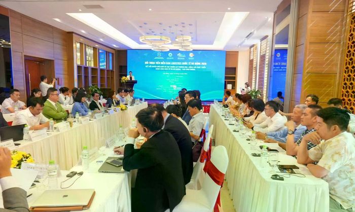 Quang cảnh tọa đàm “Kết nối xuyên biên giới và tạo thuận lợi thương mại – Động lực phát triển Hành lang kinh tế Ấn Độ Dương - Thái Bình Dương” diễn ra ngày 13/8 tại Đà Nẵng. Ảnh XM.