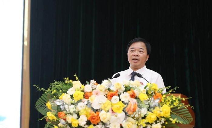 Ông Bùi Văn Lương, Chủ tịch HĐND tỉnh Thái Nguyên phát biểu khai mạc kỳ họp. Ảnh: Vũ Hoàng Giang - TTXVN