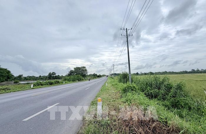 Dự án Khu công nghiệp Vàm Cống nằm cạnh tuyến tránh Long Xuyên (phường Mỹ Thới, tỉnh An Giang) được kỳ vọng sớm hoàn thành, thu hút đầu tư, tạo việc làm và thúc đẩy phát triển kinh tế địa phương. Ảnh: Thanh Sang - TTXVN