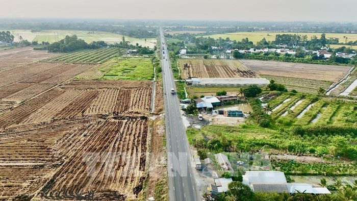 Dự án Khu công nghiệp Vàm Cống nằm cạnh tuyến tránh Long Xuyên (phường Mỹ Thới, tỉnh An Giang) được kỳ vọng sớm hoàn thành, thu hút đầu tư, tạo việc làm và thúc đẩy phát triển kinh tế địa phương. Ảnh: Thanh Sang - TTXVN