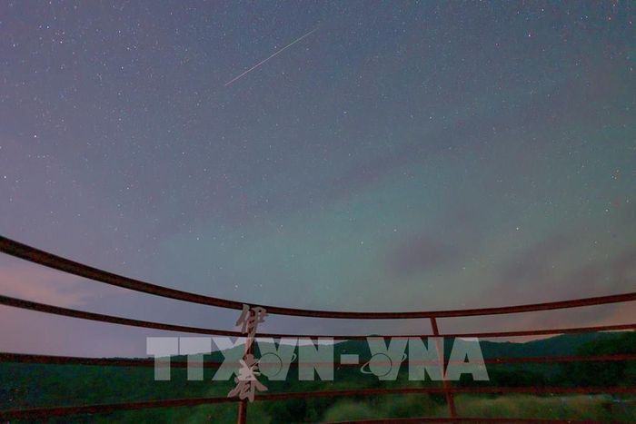Mưa sao băng Perseid trên bầu trời tỉnh Hắc Long Giang, Trung Quốc, ngày 11/8/2026. Ảnh: THX/TTXVN phát