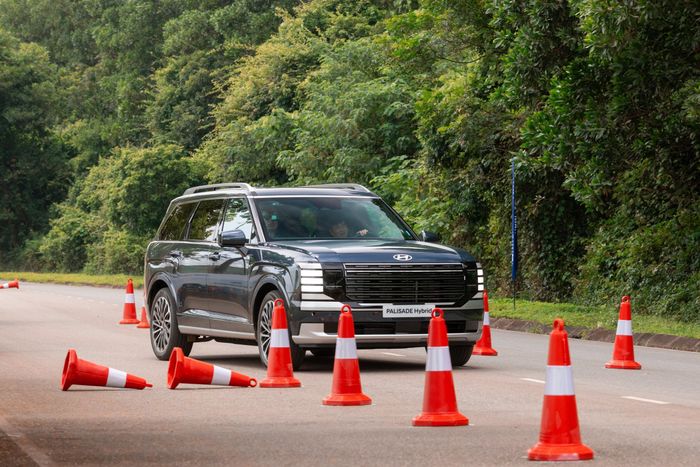 Khách mời trải nghiệm Hyundai Palisade Hybrid.