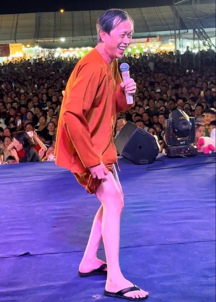 Niềm vui lớn nhất của NSƯT Hoài Linh vẫn là được gặp gỡ khán giả, được cống hiến.