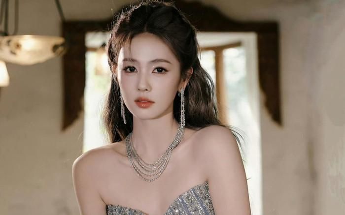 Bạch Lộc duy trì độ phủ trong năm 2026 thông qua phim truyền hình, chương trình giải trí và các hoạt động thương mại. Ảnh: Weibo.