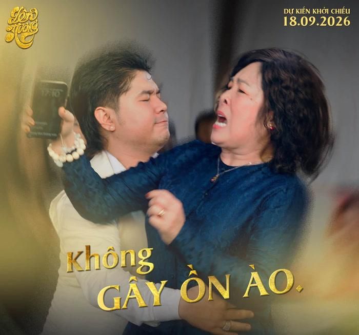 NSND Hồng Vân hóa thân thành bà Sáu, người mẹ đơn thân có nhiều trăn trở về cuộc sống của con trai. Ảnh: NSX