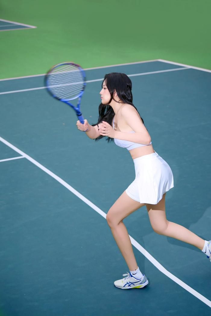 Mai Phương Thúy tập luyện nhiều môn thể thao, trong đó, tennis dần trở thành môn thể thao cô đặc biệt yêu thích.