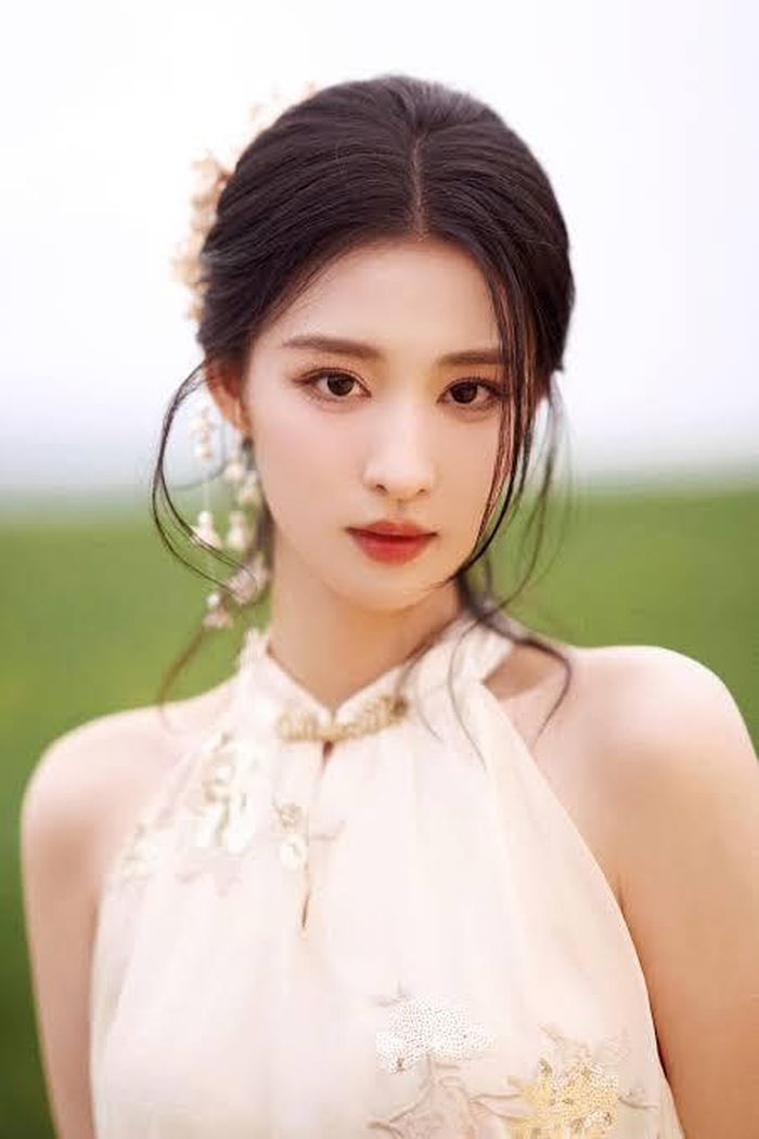 Vương Sở Nhiên khép lại top 7 với 21.100 fan tăng thêm. Nữ diễn viên đảm nhận hai giai đoạn và danh phận của nhân vật trong Giây Phút Ấy Vượt Quá Giới Hạn: Nhậm Tố Tố và Phương Mục Lan. Sau biến cố khiến cô phải giả chết và rời đi, nhân vật trở lại với thân phận mới, tạo ra những thay đổi lớn trong mối quan hệ với Mộ Dung Thanh Dịch. Vai diễn giúp Vương Sở Nhiên tiếp tục duy trì sự hiện diện đáng chú ý trên bảng tăng fan.