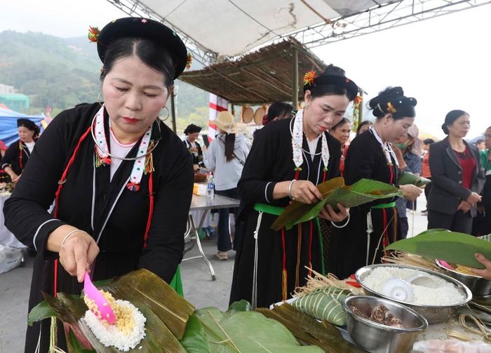 Phụ nữ cao tuổi, phụ nữ miền núi là những nhóm thường gặp hạn chế trong tiếp cận kỹ năng số