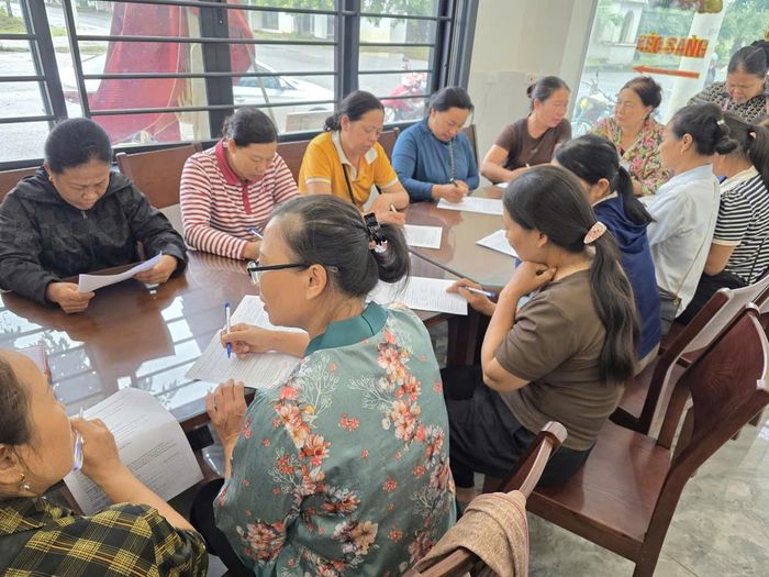 Nhiều phụ nữ còn gặp khó khăn khi thực hiện các dịch vụ công trực tuyến