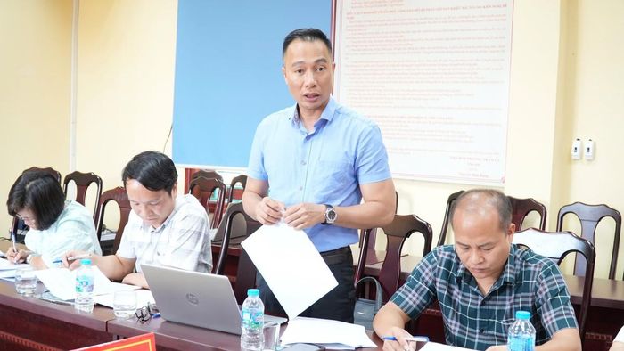 Đại diện Ban Dân chủ, giám sát và phản biện xã hội - Ủy ban MTTQ Việt Nam tỉnh trao đổi, thảo luận