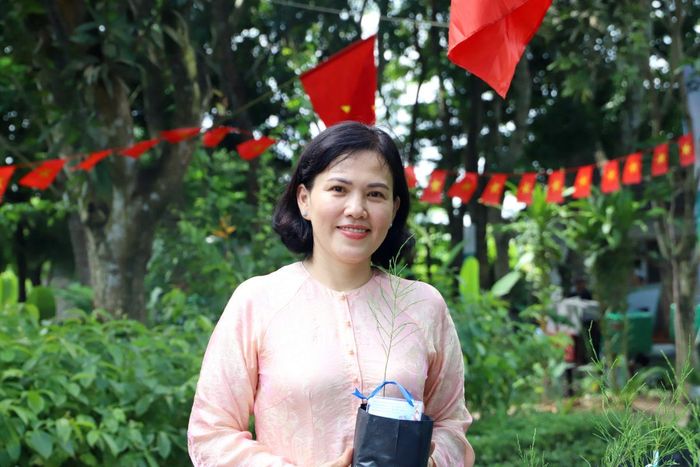 Chị Nguyễn Thị Ánh Loan, Chủ tịch Hội LHPN phường An Đông, TPHCM, tham gia Ngày hội "Ươm mầm xanh gửi Trường Sa" năm 2026, mong muốn từ những mầm cây nhỏ bé, màu xanh sẽ từng bước được vun đắp trên các đảo Trường Sa.