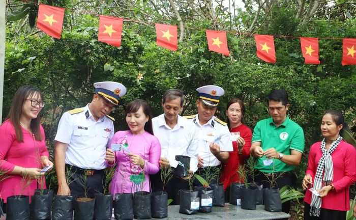 Ngày hội "Ươm mầm xanh gửi Trường Sa" năm 2026 không chỉ là hoạt động trao tặng cây xanh, mà còn là tình cảm, trách nhiệm và sự đồng hành của phụ nữ TPHCM đối với cán bộ, chiến sĩ và Nhân dân đang sinh sống, công tác tại Trường Sa