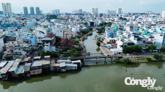 Hơn 41.500 căn nhà ven kênh, rạch ở TP.HCM sẽ được di dời.