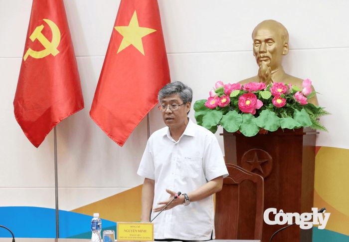 Phó Chủ tịch UBND tỉnh Nguyễn Minh phát biểu chỉ đạo tại buổi làm việc.