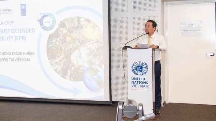 Ông Tăng Thế Cường, Cục trưởng Cục Môi trường, Bộ Nông nghiệp và môi trường tại Hội thảo Định hướng hoàn thiện hệ thống trách nhiệm mở rộng của nhà sản xuất (EPR) tại Việt Nam. Ảnh: UNDP.