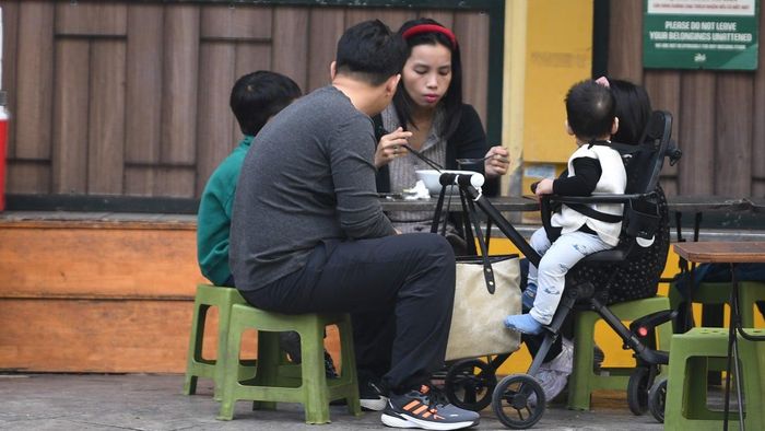 Tại Việt Nam, lao động nam đang tham gia bảo hiểm xã hội bắt buộc được nghỉ tối thiểu 5 ngày làm việc. Ảnh: Hoàng Anh