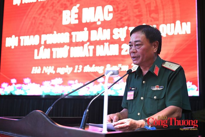 Thiếu tướng Phạm Văn Tỵ, Phó Cục trưởng Cục Cứu hộ-cứu nạn, Bộ Tổng Tham mưu, Quân đội nhân dân Việt Nam phát biểu tại lễ bế mạc.