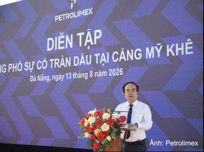  Ông Nguyễn Sỹ Cường - Phó Tổng Giám đốc Petrolimex phát biểu khai mạc cuộc diễn tập.  