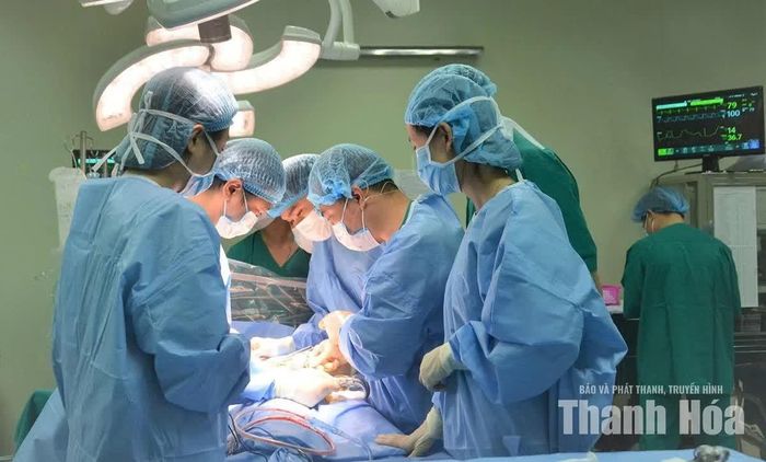 Một ca ghép thận tại Bệnh viện Đa khoa tỉnh Thanh Hóa. Ảnh: Tô Hà