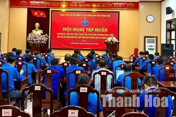 Hình ảnh hội nghị tập huấn công tác tuyên truyền kỹ năng sử dụng mạng xã hội cho cán bộ đoàn.