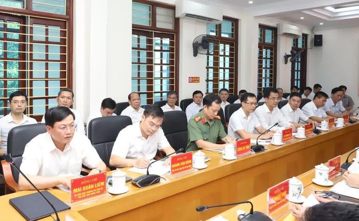 Các đại biểu dự buổi làm việc.