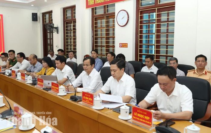 Các đại biểu dự buổi làm việc.