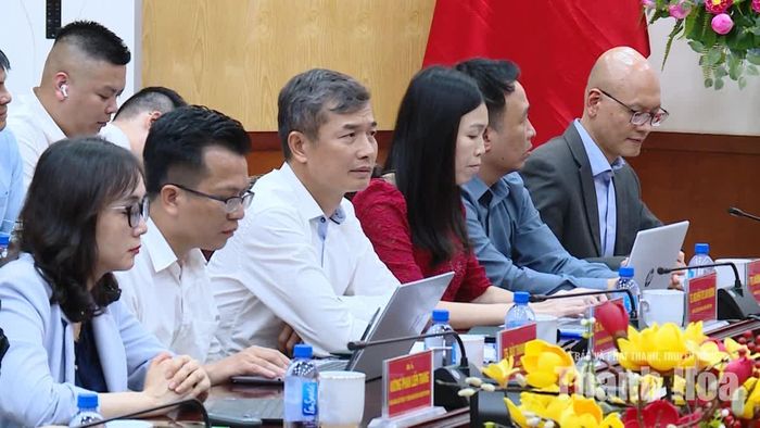 Các chuyên gia, các nhà khoa học dự buổi làm việc. Ảnh: Xuân Trường
