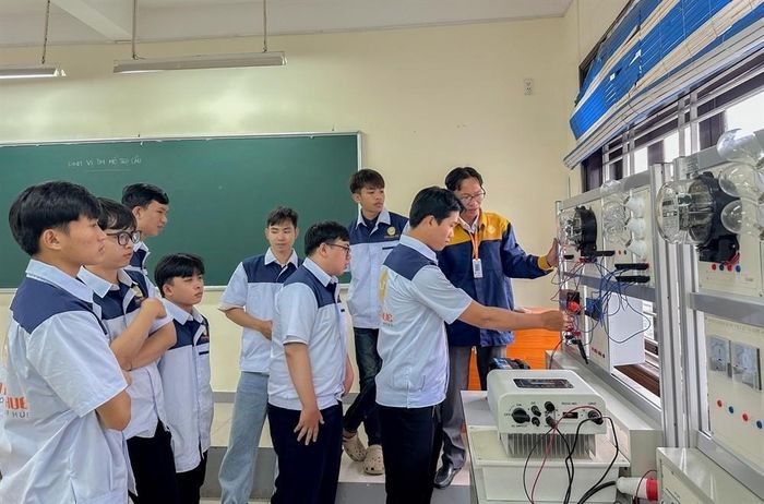 Nguyên tắc cốt lõi khi làm thêm giờ là phải đảm bảo an toàn, vệ sinh lao động. Ảnh: Cổng TTĐT Thừa Thiên Huế.
