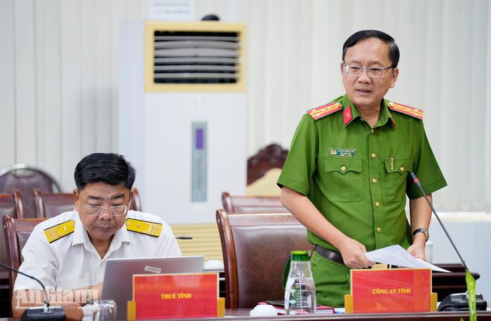 Đại diện Công an tỉnh An Giang phát biểu tại cuộc họp.