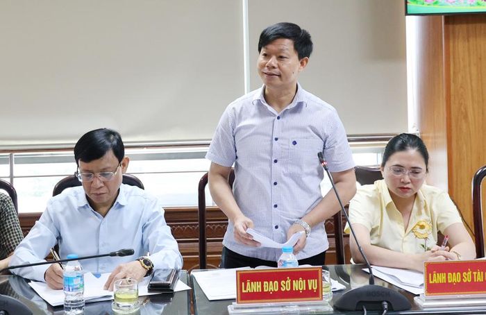  Lãnh đạo Sở Nội vụ nêu ý kiến tại buổi làm việc. 