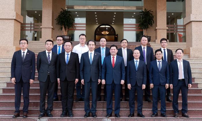  Các đại biểu chụp ảnh lưu niệm. 