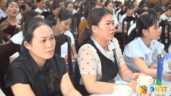 Hai lớp bồi dưỡng chính trị hè với 446 cán bộ quản lý, giáo viên, nhân viên các trường tham gia. Ảnh: GIANG BIÊN
