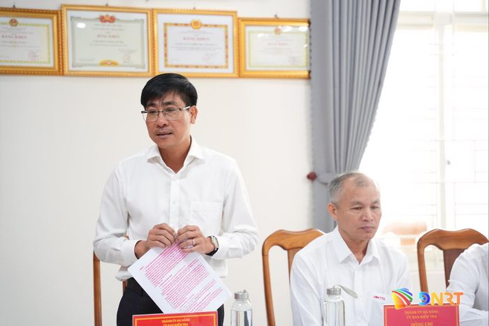 Lãnh đạo Ủy ban Kiểm tra Thành ủy báo cáo tại buổi làm việc. Ảnh: T.CÔNG