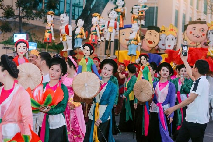 Nhà hát Sân khấu truyền thống Hải Phòng tại lễ diễu hành khai mạc Liên hoan Múa rối Hải Phòng mở rộng 2026 