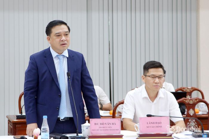 Thành ủy viên, Phó Chủ tịch UBND thành phố Hồ Văn Hà phát biểu tại buổi làm việc. Ảnh: Phạm Tùng