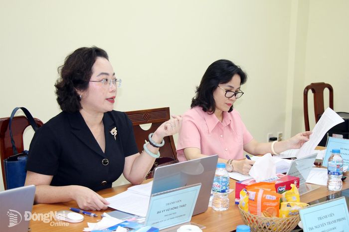 Đại diện Liên minh Hợp tác xã thành phố Đồng Nai đóng góp ý kiến tại cuộc họp. Ảnh: Hải Quân