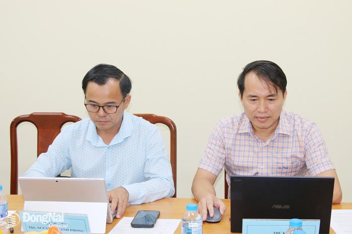 Lãnh đạo Phòng Khoa học và Công nghệ (Sở Khoa học và Công nghệ Đồng Nai) chia sẻ tại cuộc họp. Ảnh: Hải Quân