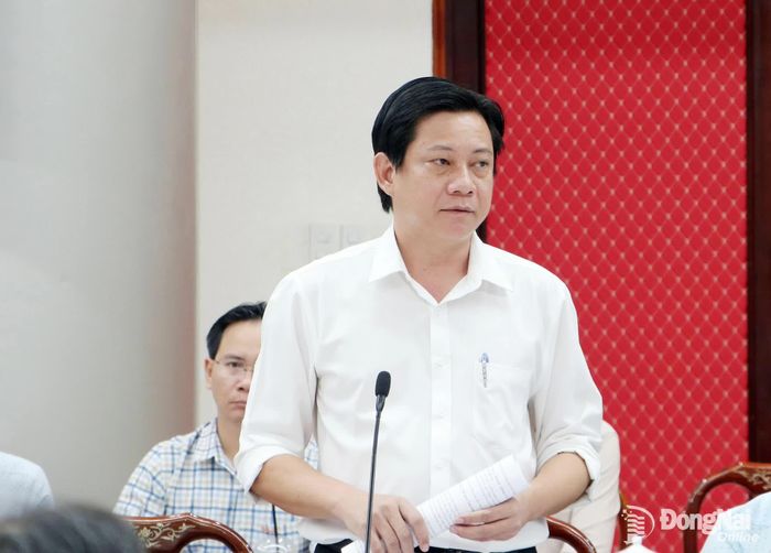 Phó Giám đốc Sở Xây dựng Dương Văn Hiếu phát biểu tại buổi làm việc. Ảnh: Phạm Tùng